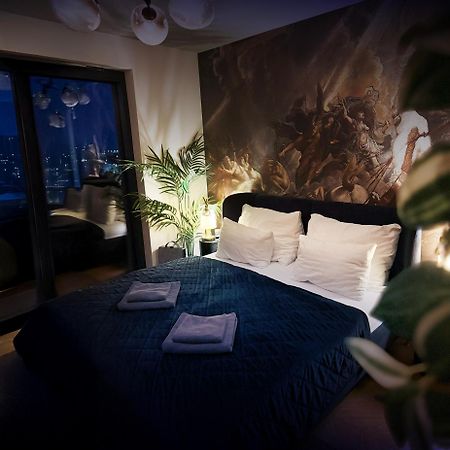 Skyline Elegance With Free Parking Apartment Bratislava Luaran gambar