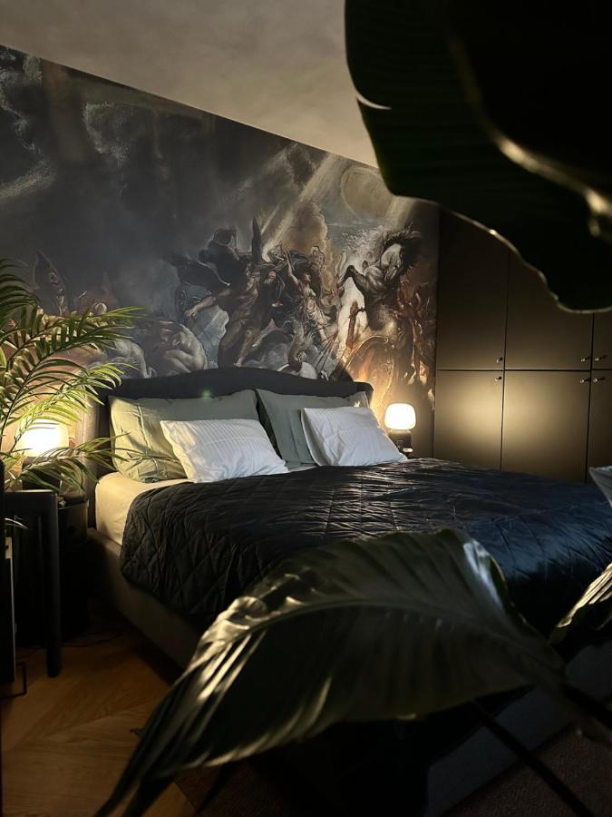 Skyline Elegance With Free Parking Apartment Bratislava Luaran gambar