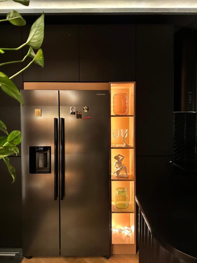 Skyline Elegance With Free Parking Apartment Bratislava Luaran gambar