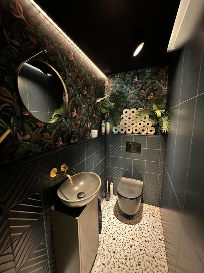 Skyline Elegance With Free Parking Apartment Bratislava Luaran gambar