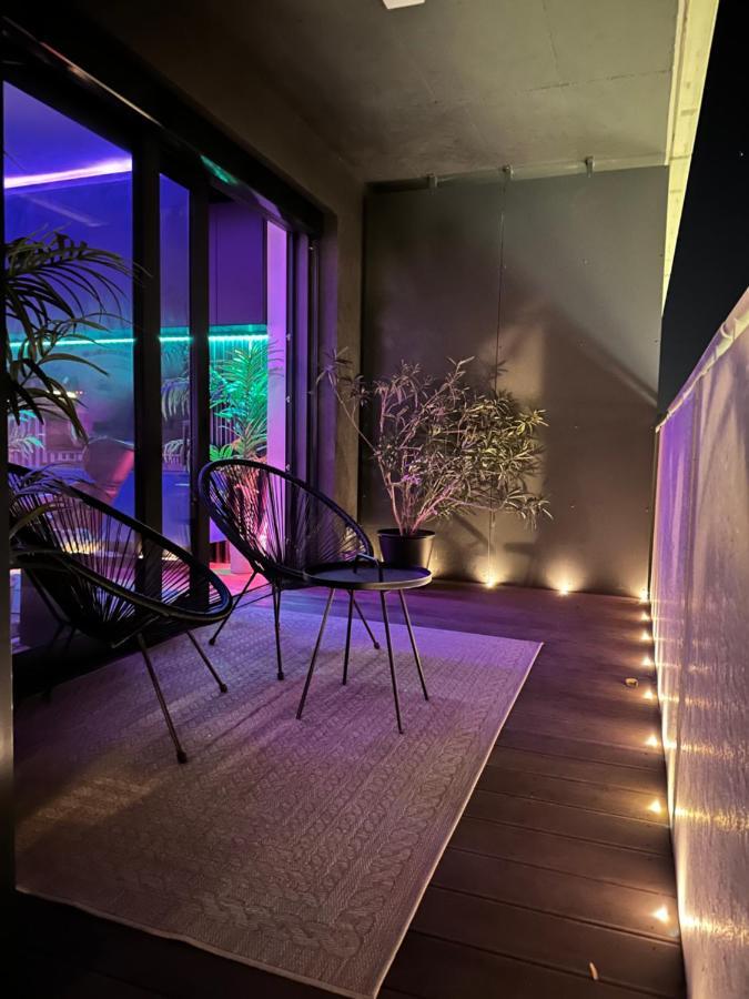 Skyline Elegance With Free Parking Apartment Bratislava Luaran gambar