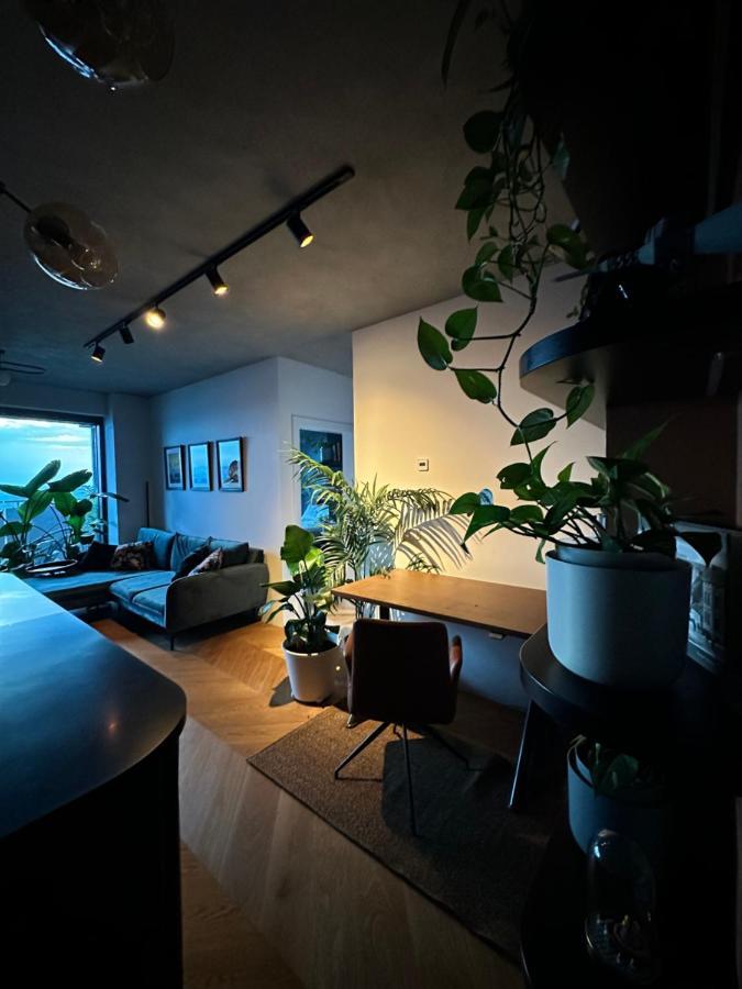 Skyline Elegance With Free Parking Apartment Bratislava Luaran gambar