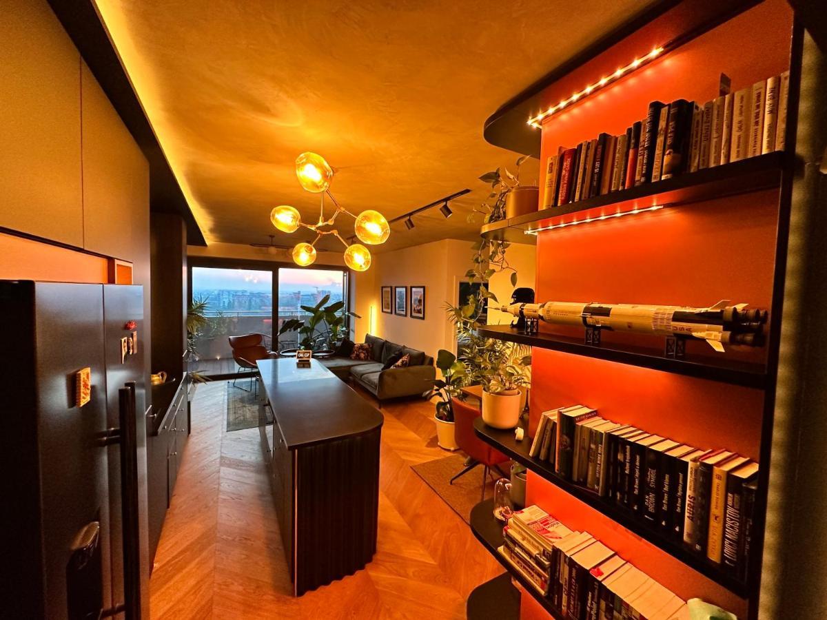 Skyline Elegance With Free Parking Apartment Bratislava Luaran gambar