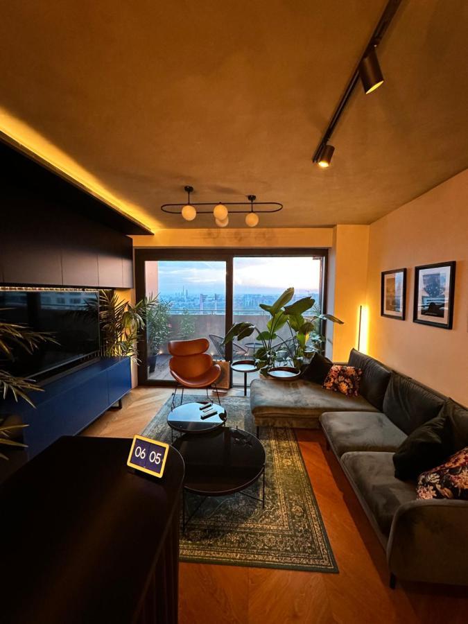 Skyline Elegance With Free Parking Apartment Bratislava Luaran gambar