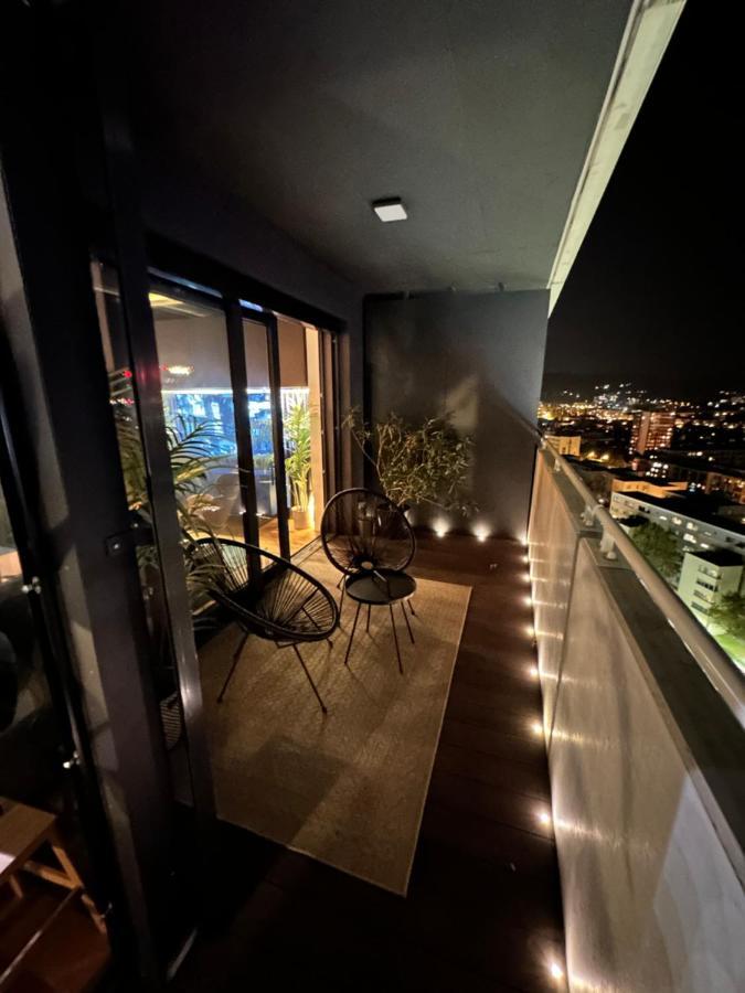 Skyline Elegance With Free Parking Apartment Bratislava Luaran gambar