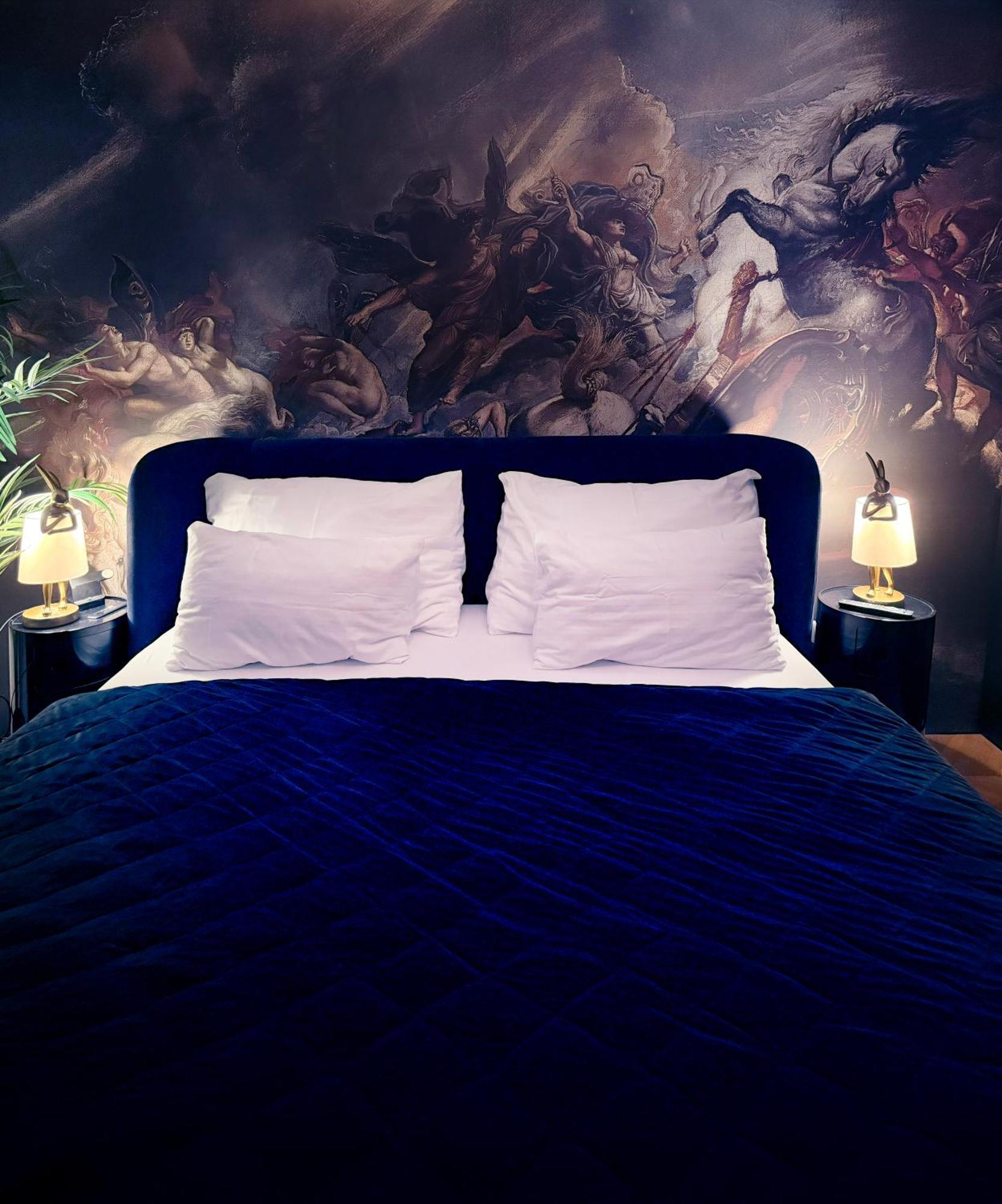 Skyline Elegance With Free Parking Apartment Bratislava Luaran gambar
